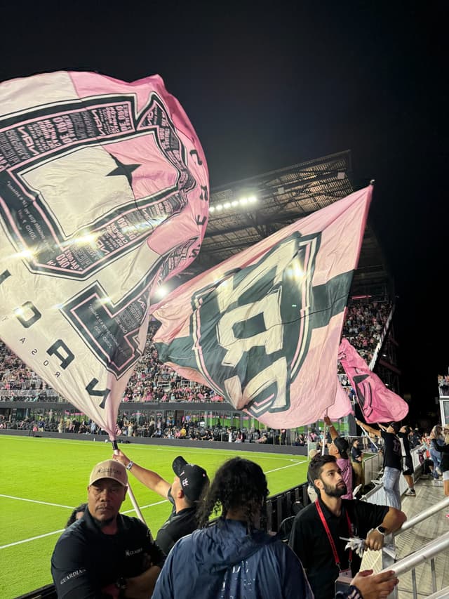 Nación Rosa y Negro supporters