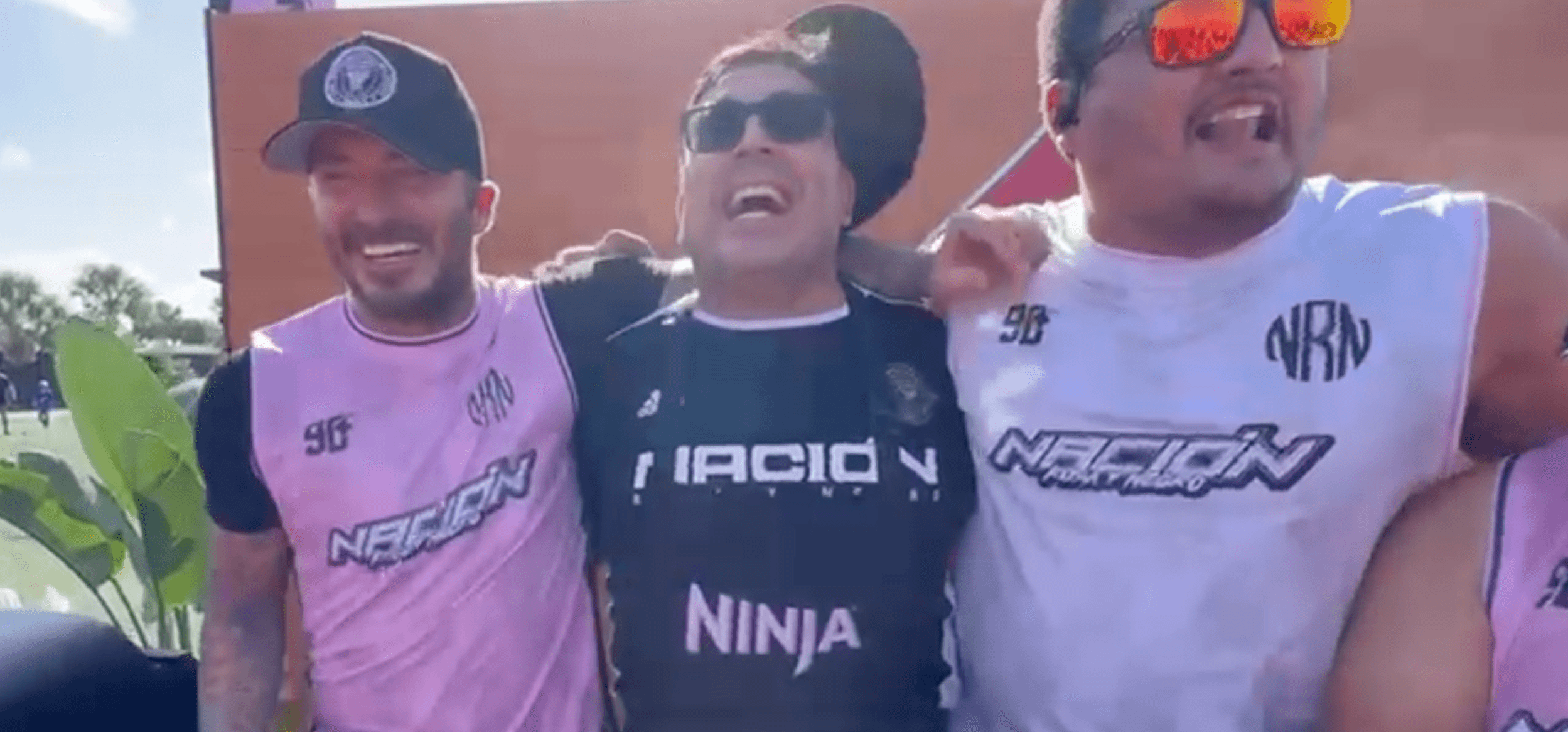 Nación Rosa y Negro at the stadium