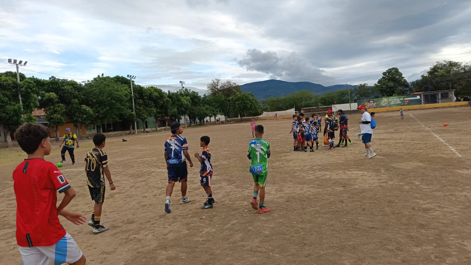 Children and young people from La Parada taking part in the FutbolTech process